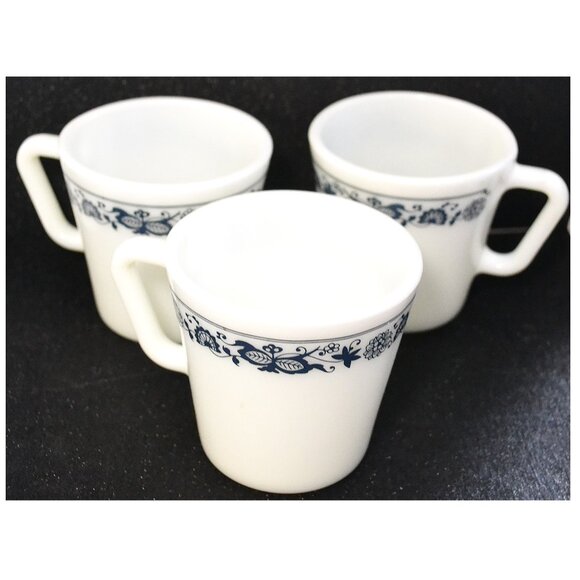 Vintage Pyrex Set Of 3 Coffee Cups Old Town Blue Pattern - Picture 1 of 6